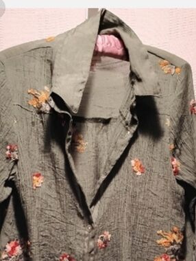 Fig and Flower Olive Embroidered Loose Cut Shirt Size M